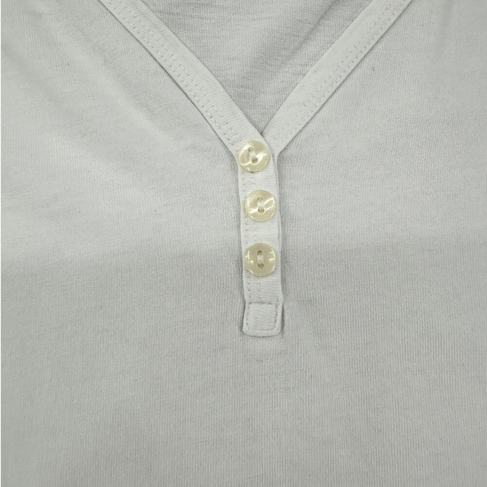 ABERCROMBIE & FITCH V-NECK SHORT SLEEVE WHITE SHIRT - Picture 3 of 4